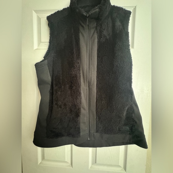 The North Face Women's Black Fleece Vest - Picture 1 of 4